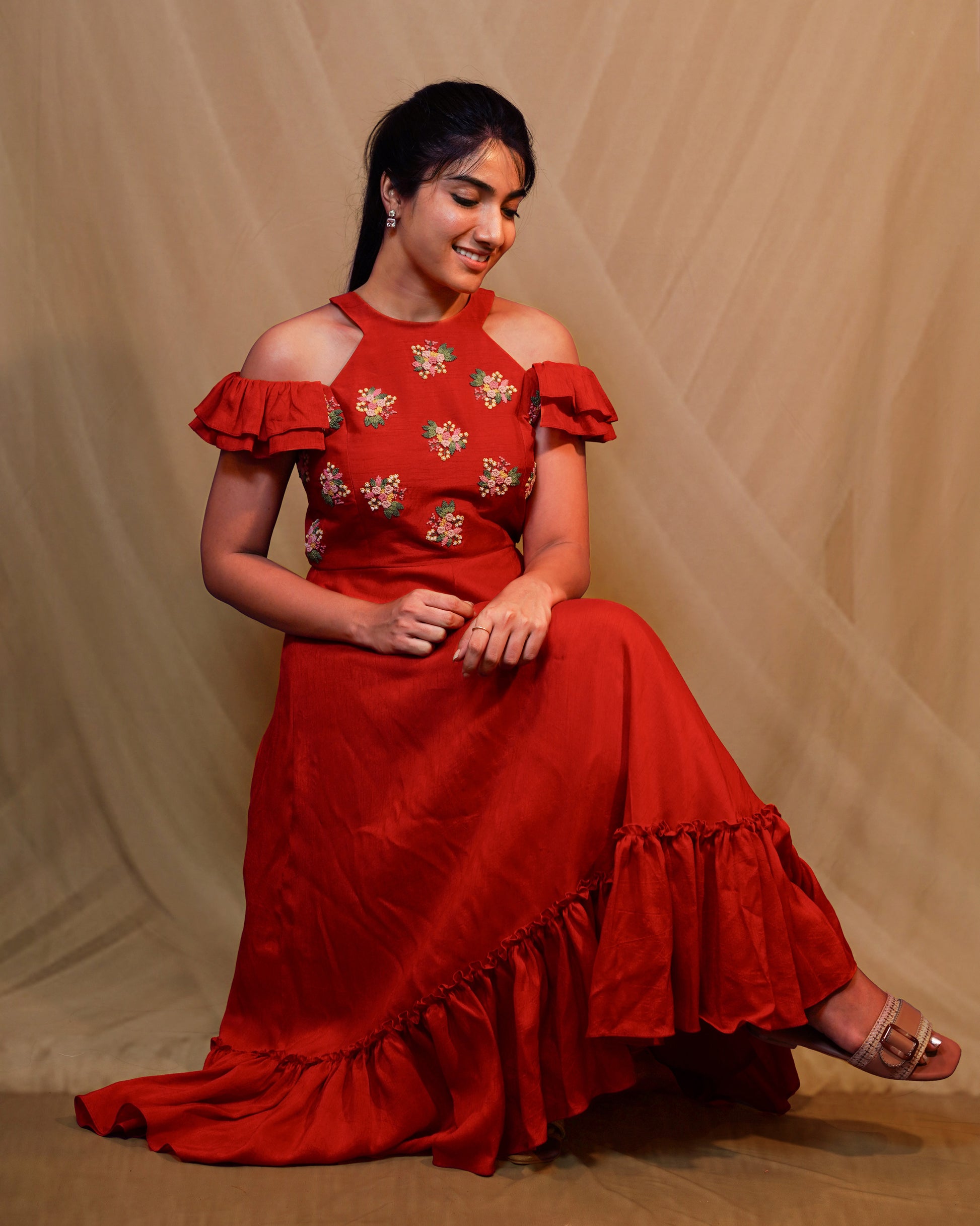 RED KNOT EMBROIDERD RUFFLE DRESS