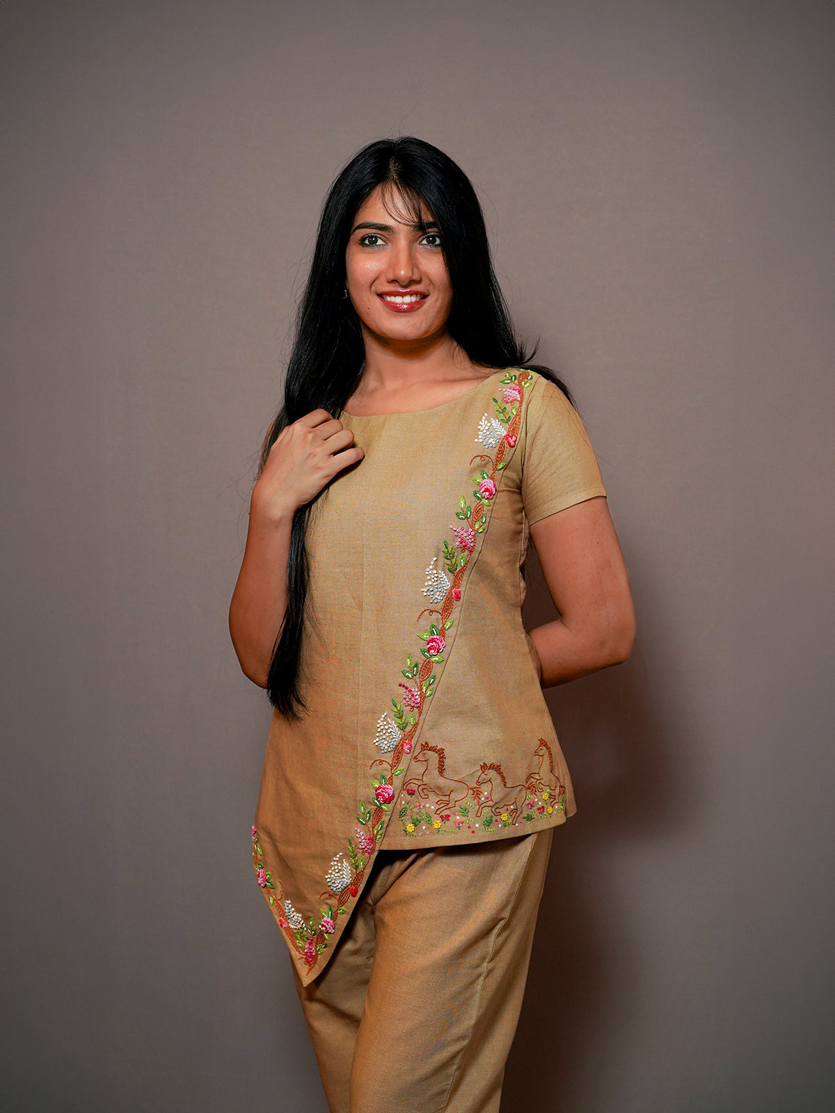 BEIGE COLOUR FLORAL&STEED KNOT EMBROIDERD CO-ORD SET