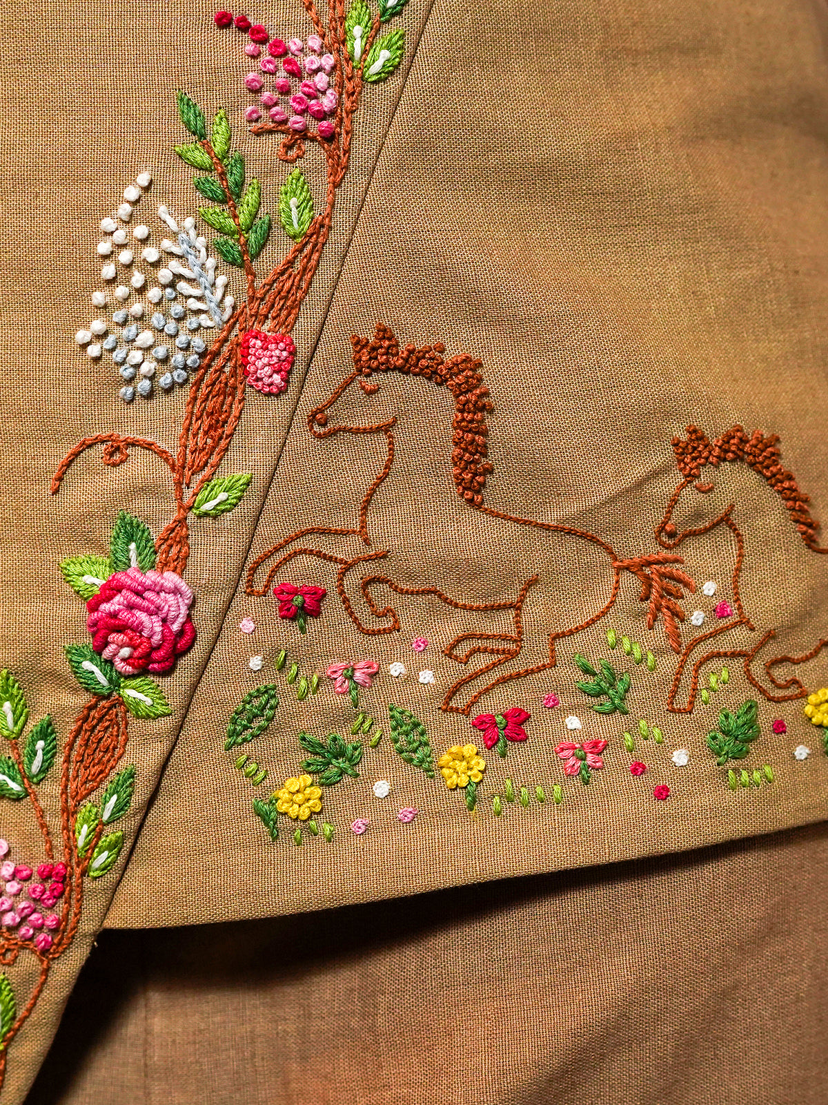 BEIGE COLOUR FLORAL&STEED KNOT EMBROIDERD CO-ORD SET